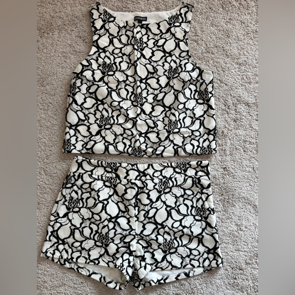 Express embroidered short set